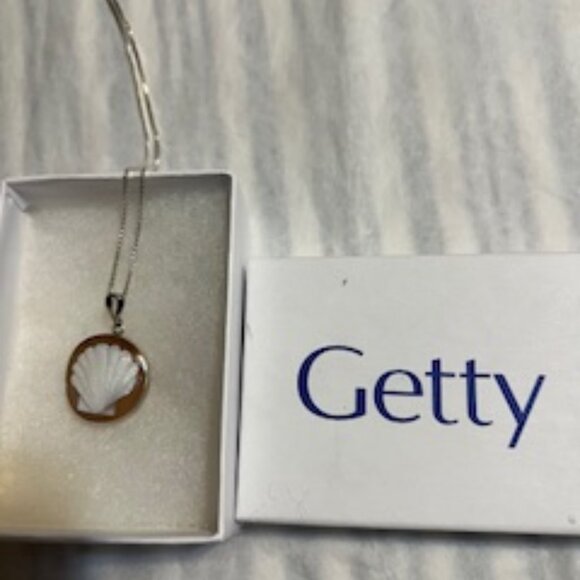 NWOT Sterling Silver Pendant Shell Necklace from Getty Museum - Picture 1 of 6